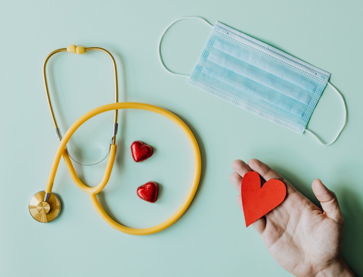 Stethoscope, mask and paper heart in a person's hand, Photo by Karolina Grabowska